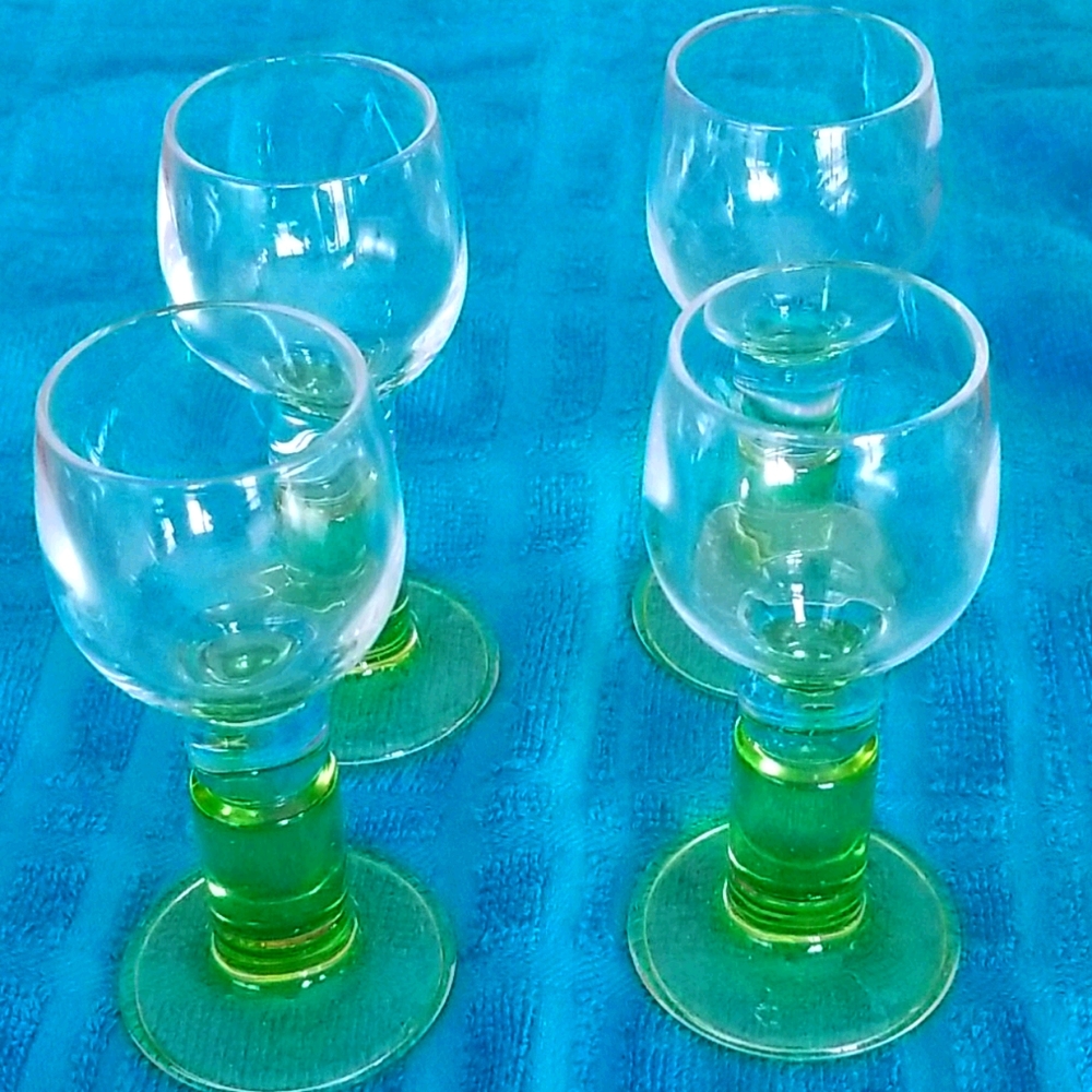 Circleware 4  goblet style shot glasses